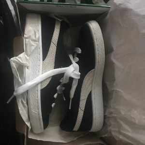 Little girls size 2 pumas